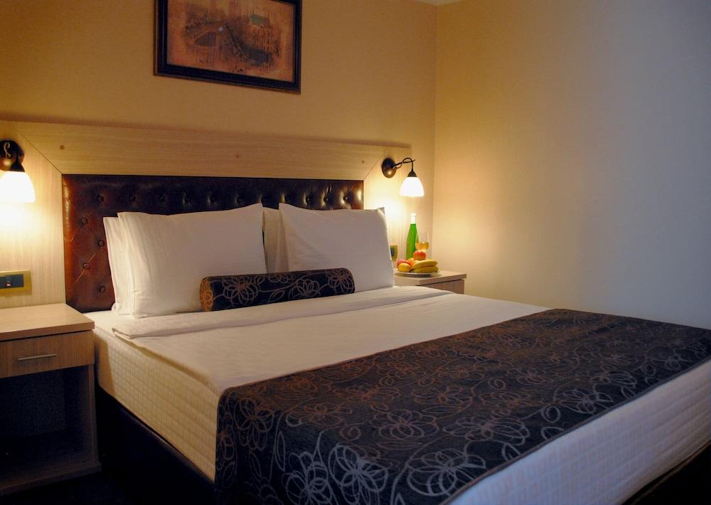 Belgrade City Hotel Отель 4*